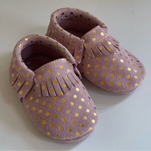 Bird Rock Baby Confetti Blush Pink and Gold Dots Moccasins Sz 6.5 Girl’s Fringe